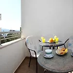 & Petra - One Bedroom With Balcony And Sea View Apartmán *