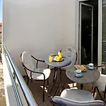 & Petra - One Bedroom With Balcony And Sea View Apartmán