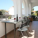 & Petra - One Bedroom With Balcony And Sea View Apartmán Žaborić