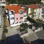 & Petra - One Bedroom With Balcony And Sea View Apartmán *