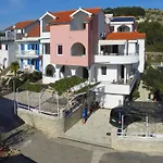 Apartmán & Petra - One Bedroom With Balcony And Sea View