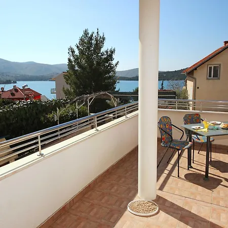 Lejlighed & Petra - One Bedroom With Balcony And Sea View