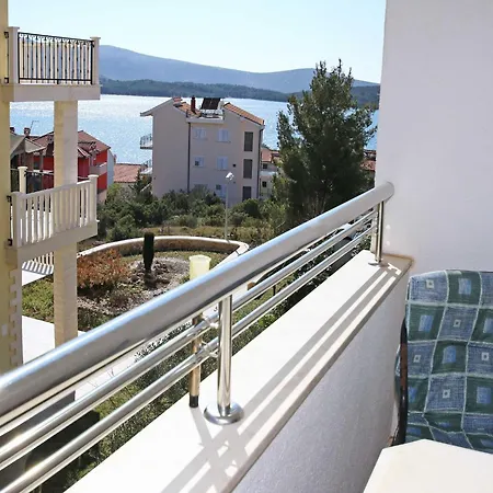 & Petra - One Bedroom With Balcony And Sea View Apartment Zaboric