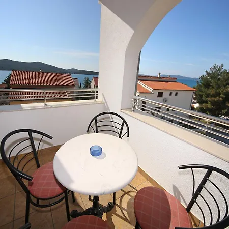 & Petra - One Bedroom With Balcony And Sea View Žaborić
