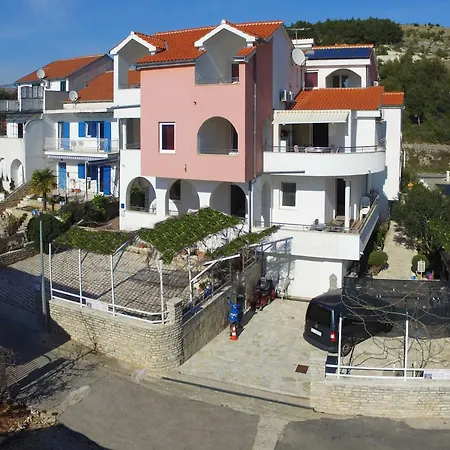 Lejlighed & Petra - One Bedroom With Balcony And Sea View
