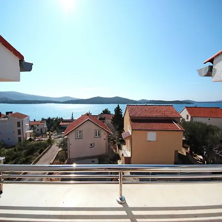 & Petra - One Bedroom With Balcony And Sea View Žaborić