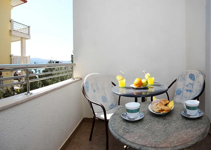 & Petra - One Bedroom With Balcony And Sea View Apartment *