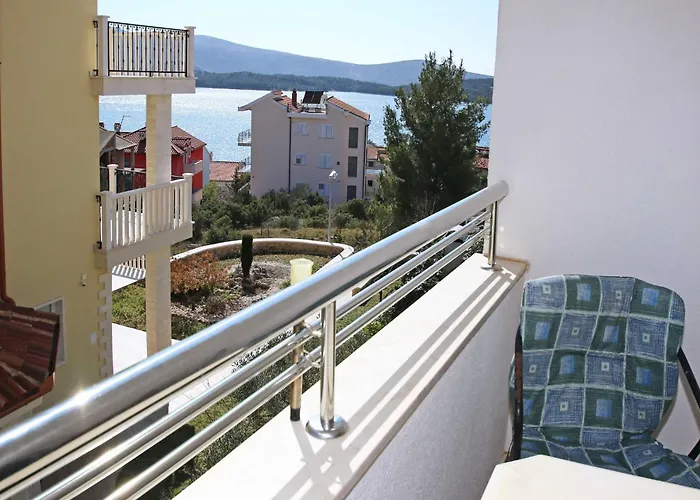 & Petra - One Bedroom With Balcony And Sea View Apartment Zaboric