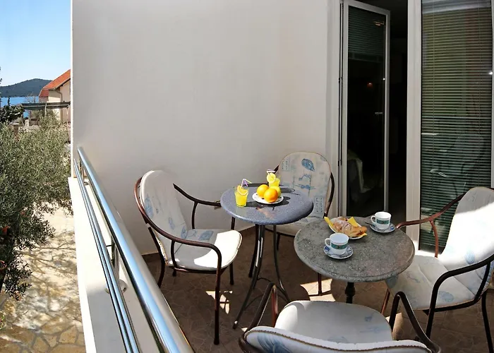 & Petra - One Bedroom With Balcony And Sea View Apartment