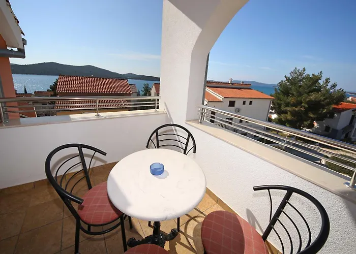 & Petra - One Bedroom With Balcony And Sea View Zaboric