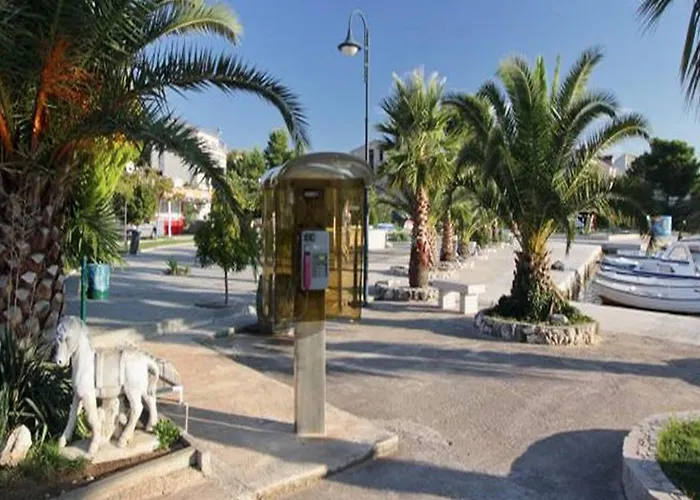 & Petra - One Bedroom With Balcony And Sea View Zaboric