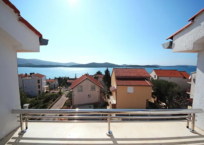 & Petra - One Bedroom With Balcony And Sea View Zaboric